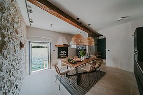 Seafront Palazzo Rovinj With Private sea Access