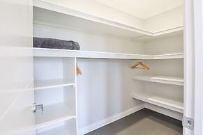 Indulge Luxury Homes - Dockside Marina