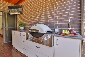 Indulge Luxury Homes - Dockside Marina