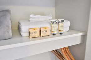 Indulge Luxury Homes - Dockside Marina