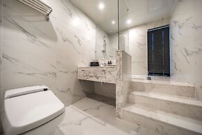 Brown-dot Hotel Signature