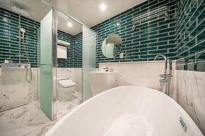 Brown-dot Hotel Signature