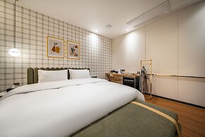 Brown-dot Hotel Signature