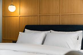 Brown-dot Hotel Signature