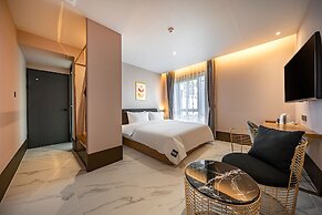 Brown-dot Hotel Signature