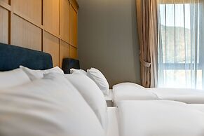 Brown-dot Hotel Signature