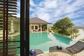 Luxury Private Beachfront Haileng Villa