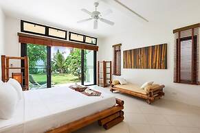 Luxury Private Beachfront Haileng Villa