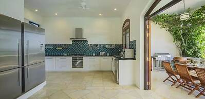 Luxury Private Beachfront Haileng Villa