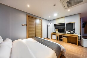 Golden Business Hotel