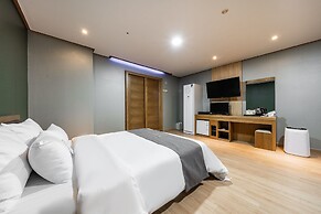 Golden Business Hotel