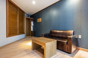 Golden Business Hotel