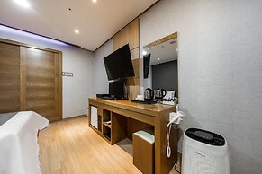 Golden Business Hotel