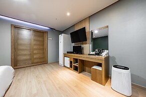 Golden Business Hotel