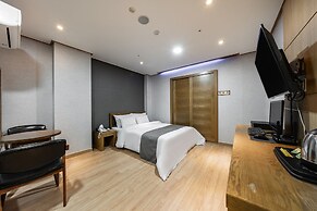 Golden Business Hotel