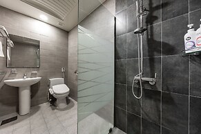 Golden Business Hotel