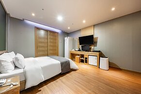 Golden Business Hotel