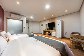 Golden Business Hotel