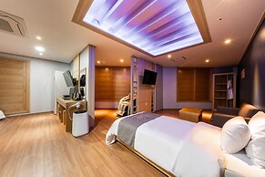 Golden Business Hotel