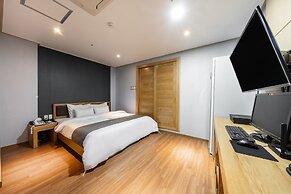 Golden Business Hotel