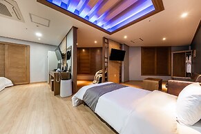 Golden Business Hotel