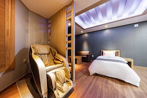 Golden Business Hotel