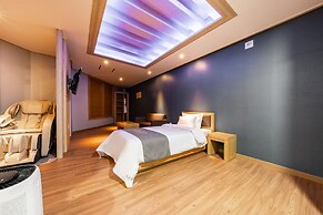 Golden Business Hotel