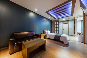 Golden Business Hotel