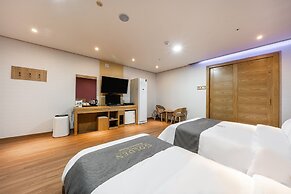 Golden Business Hotel