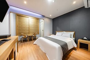 Golden Business Hotel