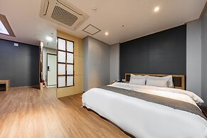 Golden Business Hotel