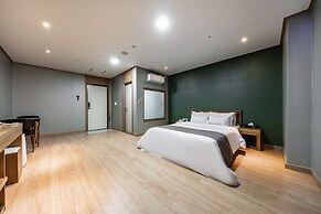 Golden Business Hotel