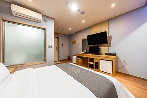 Golden Business Hotel