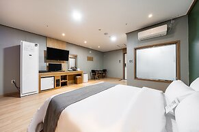 Golden Business Hotel