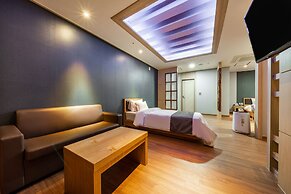 Golden Business Hotel