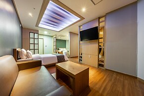 Golden Business Hotel