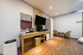 Golden Business Hotel