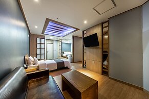 Golden Business Hotel