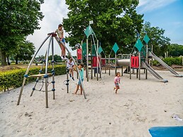 Wooden Chalet With Dishwasher, Near Maastricht