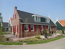 Holiday Home Built in Zaanse Style, Near Alkmaar