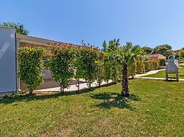 Family Escape Near Pula Beach