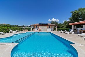 Family Escape Near Pula Beach