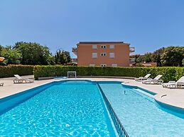 Classy Mobile Home in Banjole With Garden