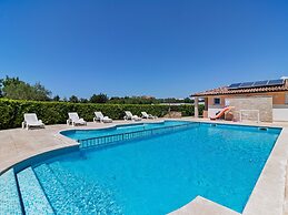 Classy Mobile Home in Banjole With Garden