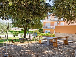 Classy Mobile Home in Banjole With Garden