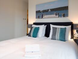 Modern Penthouse, 2 Bath Rooms Close to Lake Veere