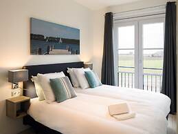 Modern Penthouse, 2 Bath Rooms Close to Lake Veere