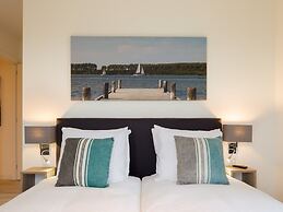 Modern Penthouse, 2 Bath Rooms Close to Lake Veere