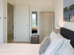 Modern Penthouse, 2 Bath Rooms Close to Lake Veere