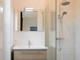 Modern Penthouse, 2 Bath Rooms Close to Lake Veere